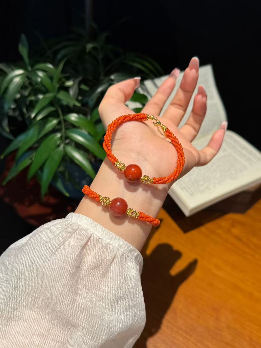 Nanhong red agate carnelian bracelet Tae Shine for confidence